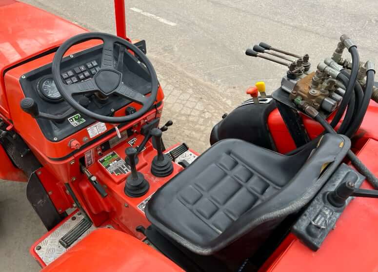 Goldoni Star 85 Q Tractor Dashboard and Operator Seat