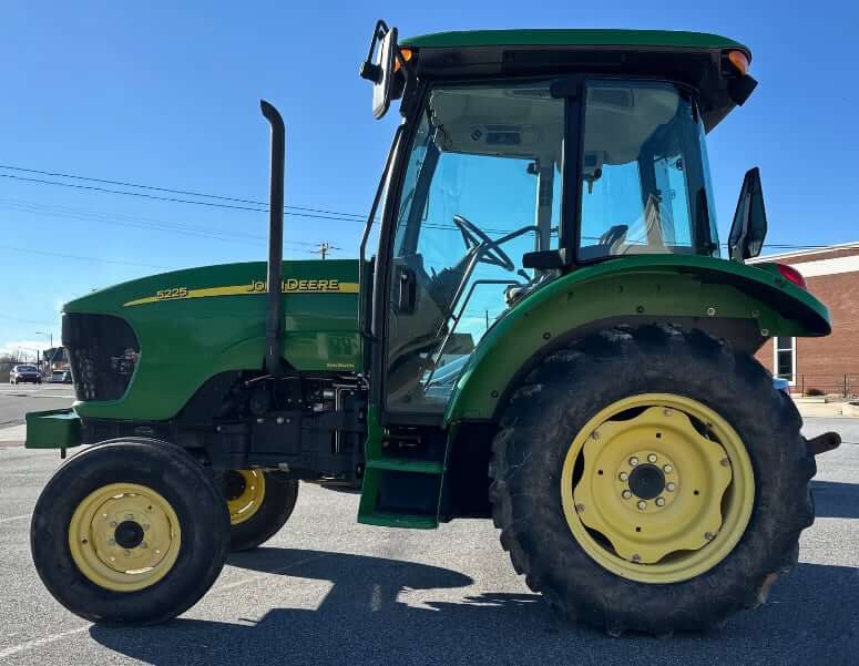 John Deere 5225 2WD / 4WD Tractor Specifications