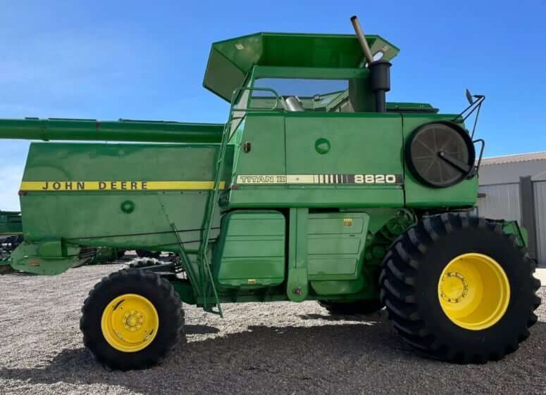 John Deere 8820 Combine Specs