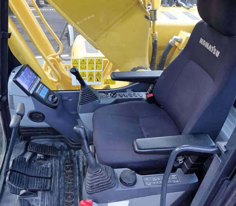 Komatsu PC200LC-8 Excavator Operator Environment