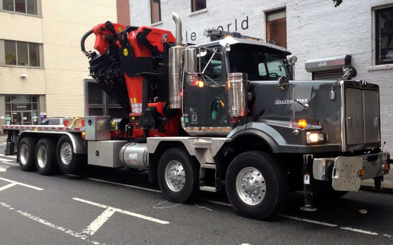 Western Star 4900 TS 8x4 Truck With a Flatbed and Crane